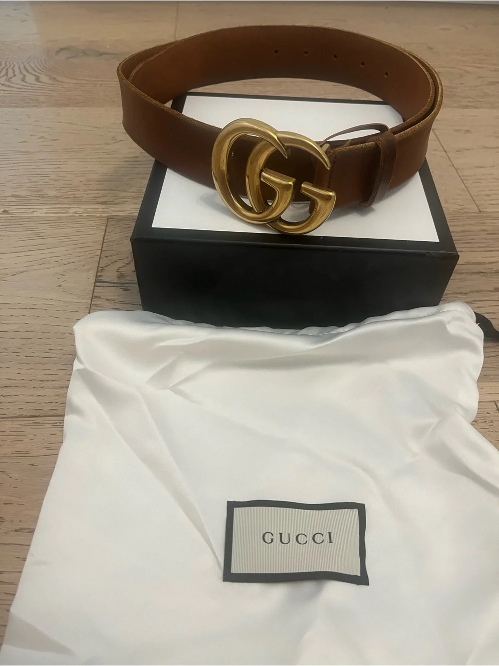 Gucci elegant tan